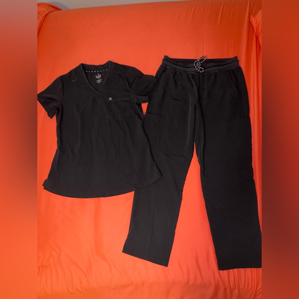 Black Women’s Scrub Set